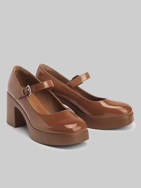 BRAND NEW WITH TAGS Classic Chunky Heel Women’s Size 7 or 8 Shoes